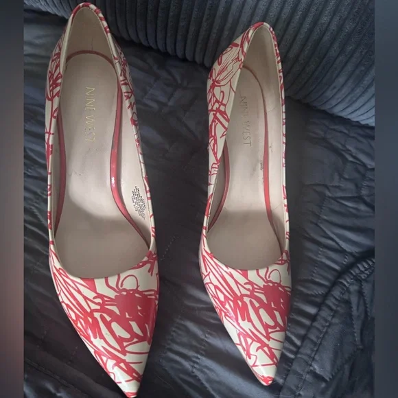 Nine West stylish dress pump
Shoe size 7.5
Originally $50, worn 3 times only - Picture 7 of 12